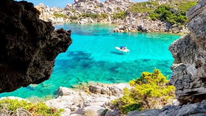 Pequena Cidade Na Costa Da Ilha De Elba, Em Itália. Número Elevado